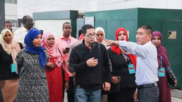 非洲蘇丹訪問團(tuán)蒞臨我集團(tuán)湘江電線電纜公司參觀學(xué)習(xí)