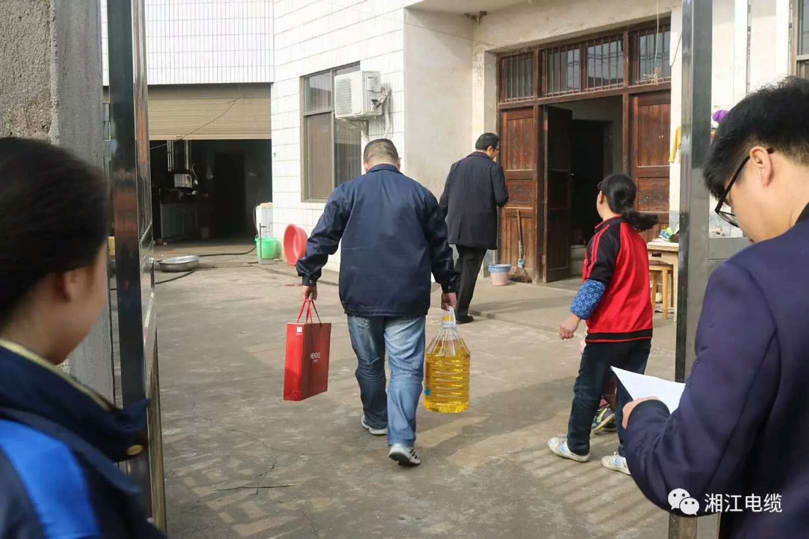 愛心凝聚力量，希望成就未來。湘江電纜參與&ldquo;精準(zhǔn)扶貧&rdquo;