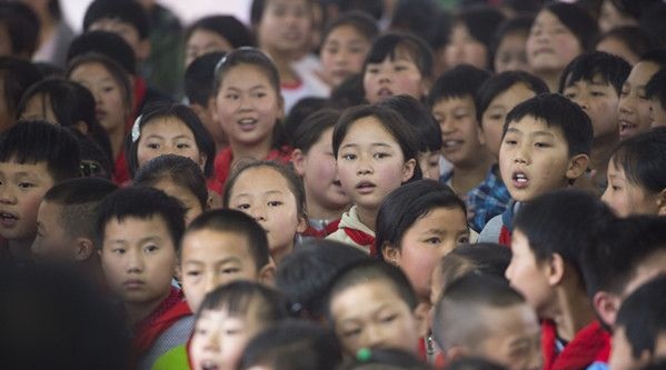 &ldquo;六一微心愿，愛心暖童心&rdquo;湘江電纜攜手村長李銳愛心傳遞 點(diǎn)亮未來