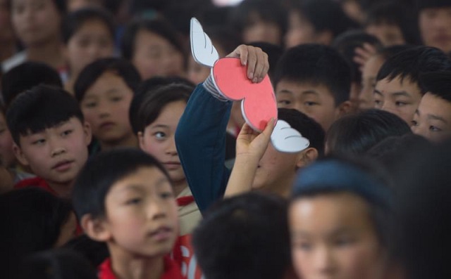 &ldquo;六一微心愿，愛心暖童心&rdquo;湘江電纜攜手村長李銳愛心傳遞 點(diǎn)亮未來