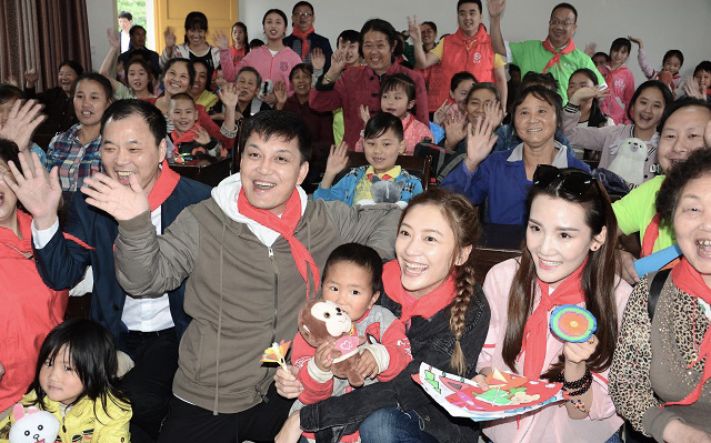 &ldquo;六一微心愿，愛心暖童心&rdquo;湘江電纜攜手村長李銳愛心傳遞 點(diǎn)亮未來