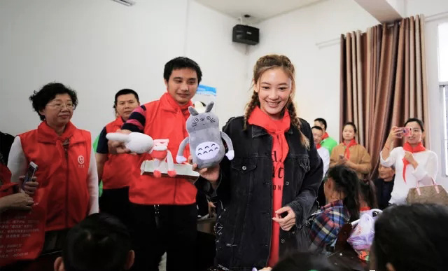 &ldquo;六一微心愿，愛心暖童心&rdquo;湘江電纜攜手村長李銳愛心傳遞 點(diǎn)亮未來