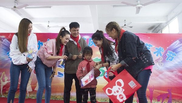 &ldquo;六一微心愿，愛心暖童心&rdquo;湘江電纜攜手村長李銳愛心傳遞 點(diǎn)亮未來