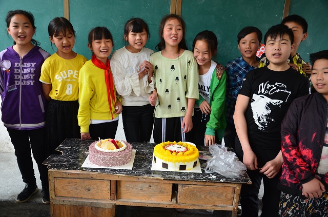 &ldquo;六一微心愿，愛心暖童心&rdquo;湘江電纜攜手村長李銳愛心傳遞 點(diǎn)亮未來