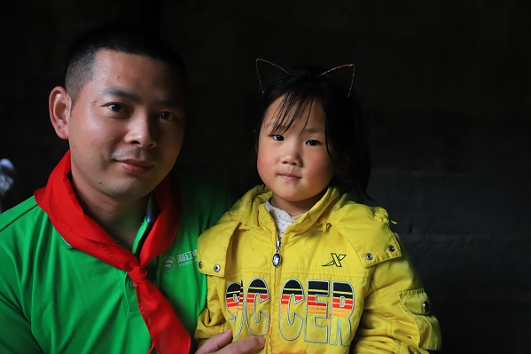 &ldquo;六一微心愿，愛心暖童心&rdquo;湘江電纜攜手村長李銳愛心傳遞 點(diǎn)亮未來