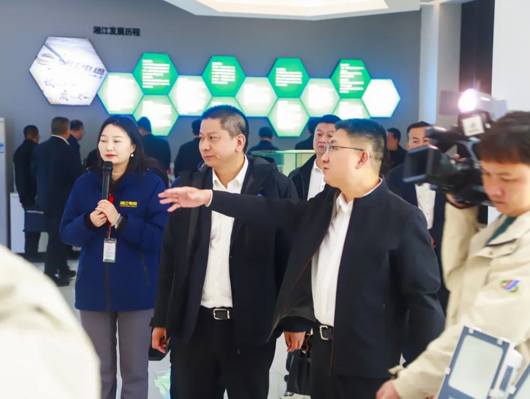 廣東省揭西縣縣委書記陳曉青領(lǐng)導(dǎo)一行來我司考察指導(dǎo)